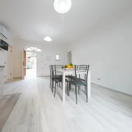 Bed & Breakfast Realty Holidays - The Smile Of The Sun 2*
